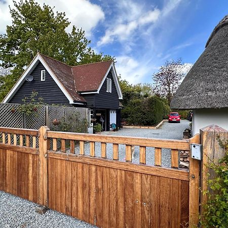 The Cottage Get Away Саффрон-Уолден Экстерьер фото